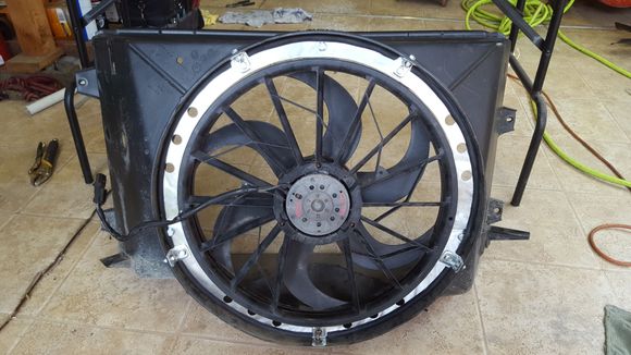 Electric fan, finished product. Stock shroud, V8 Jeep Grand Cherokee fan.