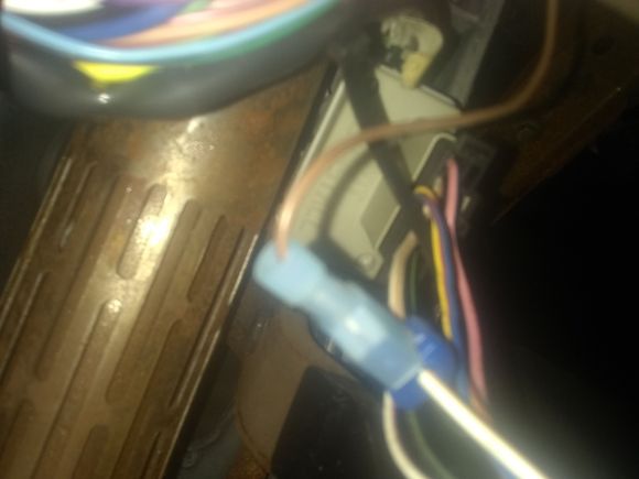 This brown wire looks spliced into