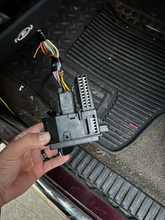 This is just showing it all back together. It works 100% all the plastic piece are from the Dodge Durango. You will utilize the heat sink from the dodge Durango. 

Internally, you will use the Dodge ram headlights circuit controls see the picture above