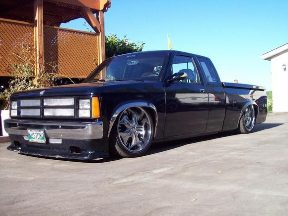 90 Dakota Laid out on 20" rims.