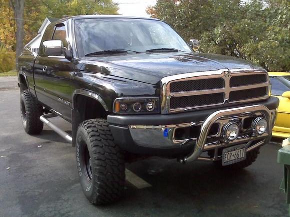 new ss bullbar ...had to weld custom bracket due to bodylift... notice the harbor  frieght 6" kc knockoffs...(thay actually changed the harbor frieght lights to make them completly like the kc's except the 55w versus 100watt bulbs)....but at $15 versus $109 I really dont care about the added power right now...