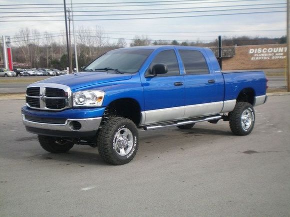 5" Rough country X-series, Adjustable control arms, 5" coils, 4" Blocks, RC9000 Shocks, RC dual sterring stablilizer.