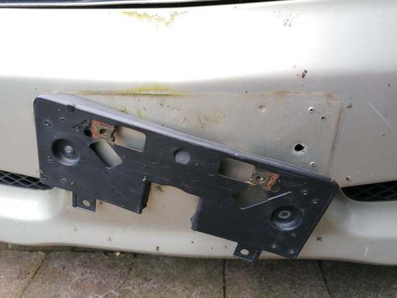 Licenseplate holder fallin off (Has since been cleaned)