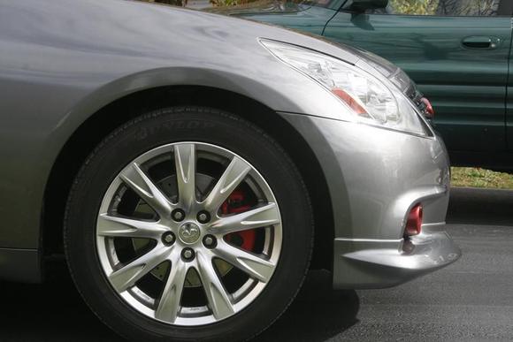 Red Calipers, Drilled and Slotted Rotors