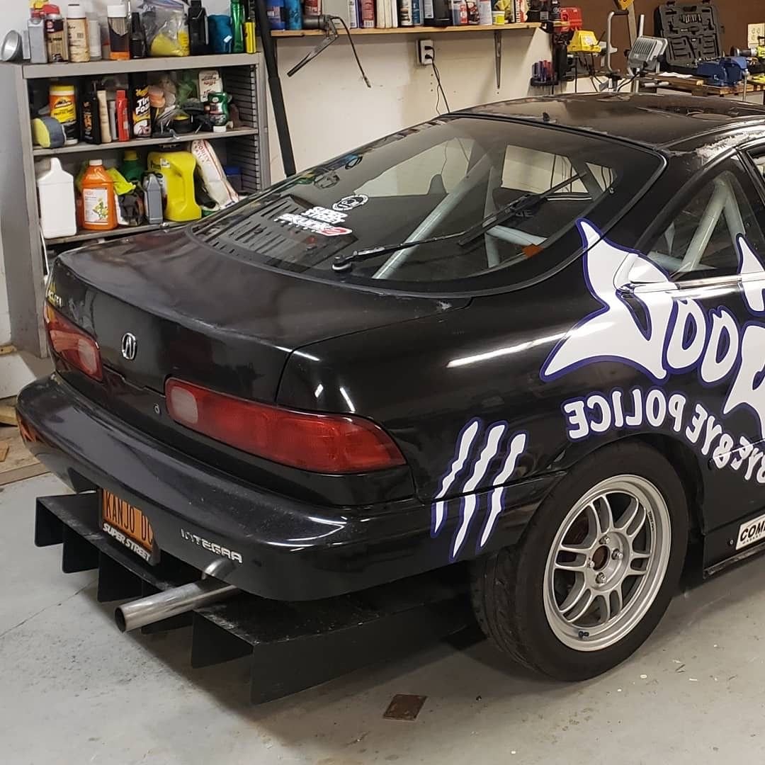 Nice angle to show the rear end off. 