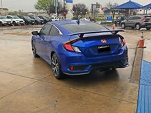 Here's a pic of the Si from when it had its oil change a couple of days ago.