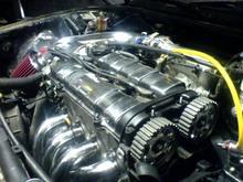 A view of the enginebay, the POS filter was replaced with an Apexi one.