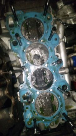 Ohh! Here's a picture of my 5674km old destroyed block. Took out the head with it.
