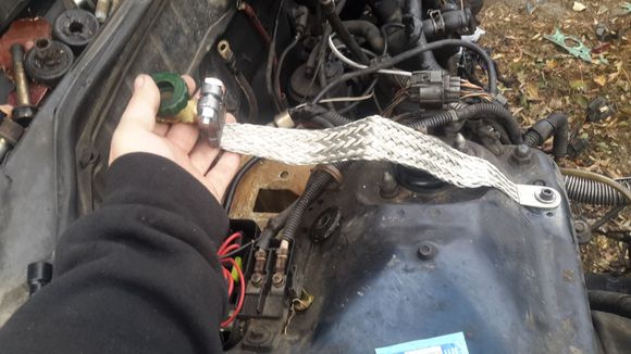 Main negative ground strap with quickrelease terminal