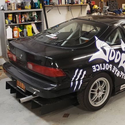 Nice angle to show the rear end off. 