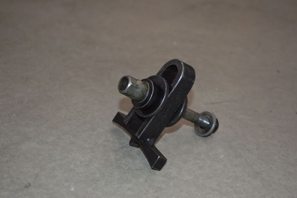 Notice the knurled wheel to tighten the tool down to a specific position once it has been set up.