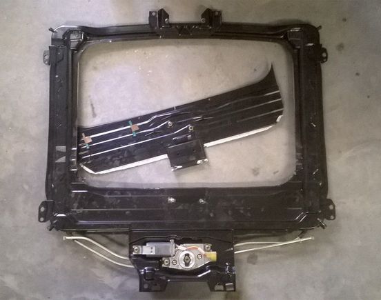 Trim sunroof undertray
