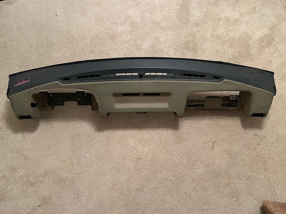 Interior/Upholstery - Discovery 2 Dashboard. No Cracks or Warping - Used - 0  All Models - Athol, MA 01331, United States