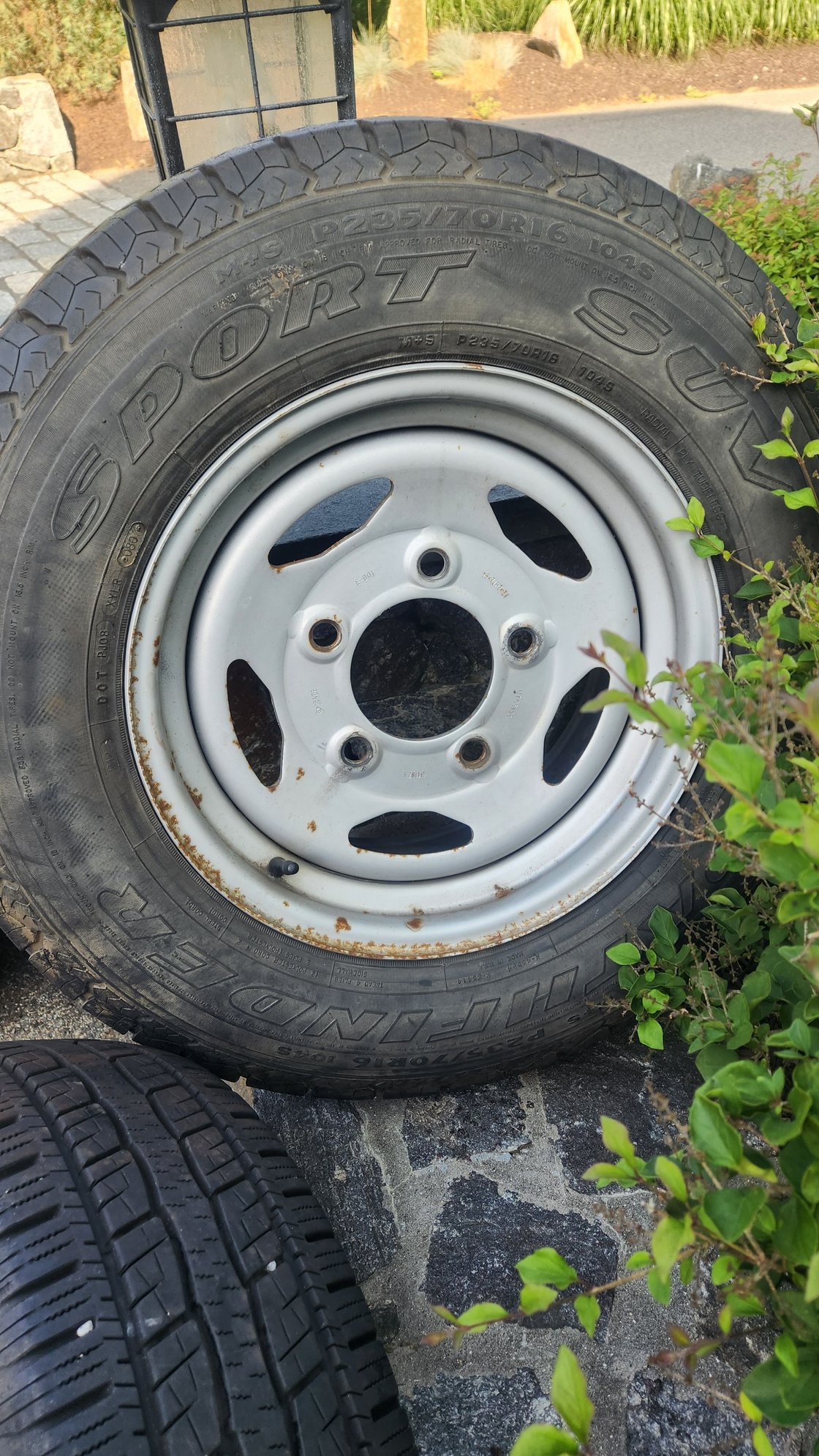 Wheels and Tires/Axles - Wheels/Tires from 1997 Discovery 1 -- $400 - Used - 1994 to 1999 Land Rover Discovery - Manchester By The Sea, MA 01944, United States