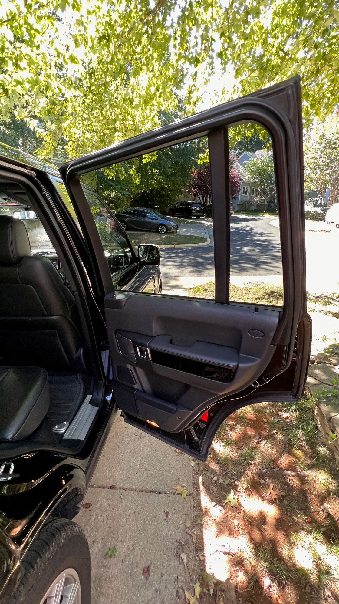 2011 Land Rover Range Rover - 2011 Range Rover Supercharged - Used - VIN SALMF1E46BA338140 - 103,000 Miles - 8 cyl - 4WD - Automatic - SUV - Black - Reston, VA 20194, United States