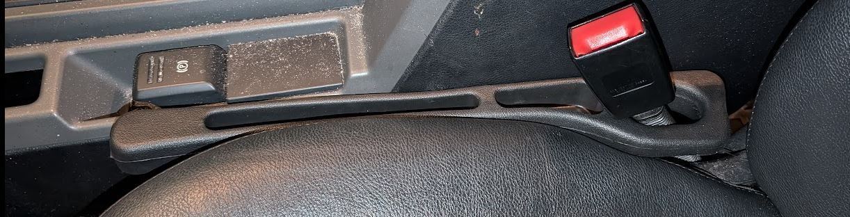 LR3 seat gap filler