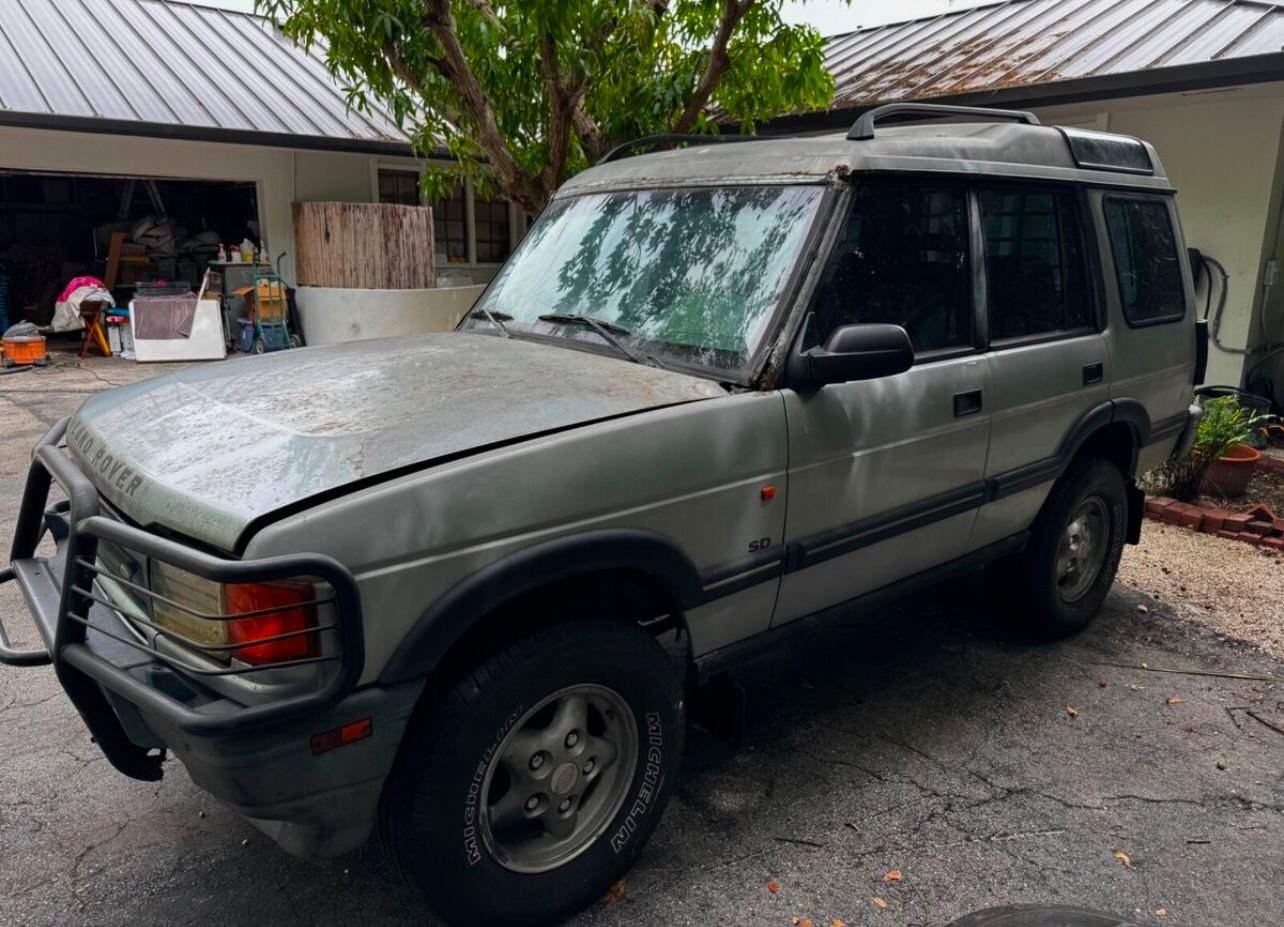 1997 Land Rover Discovery - 1997 discovery 1 SD 5-speed - Used - VIN Saljy1288va550699 - 145,000 Miles - 8 cyl - 4WD - Manual - SUV - Silver - Ocala, FL 34474, United States