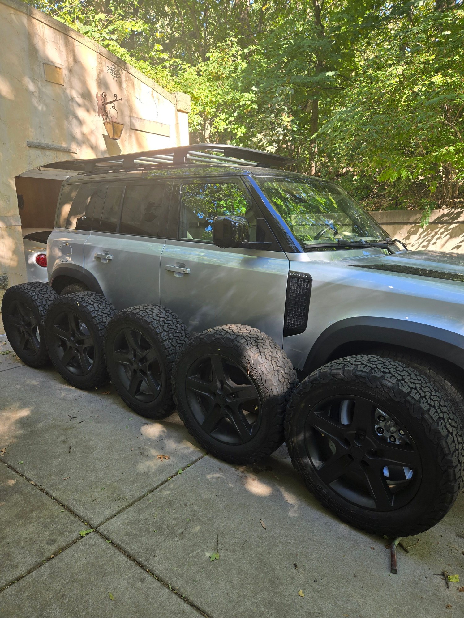 Wheels and Tires/Axles - Defender 20" wheels and KO2s (set of 5) - Used - All Years  All Models - Madison, WI 53726, United States