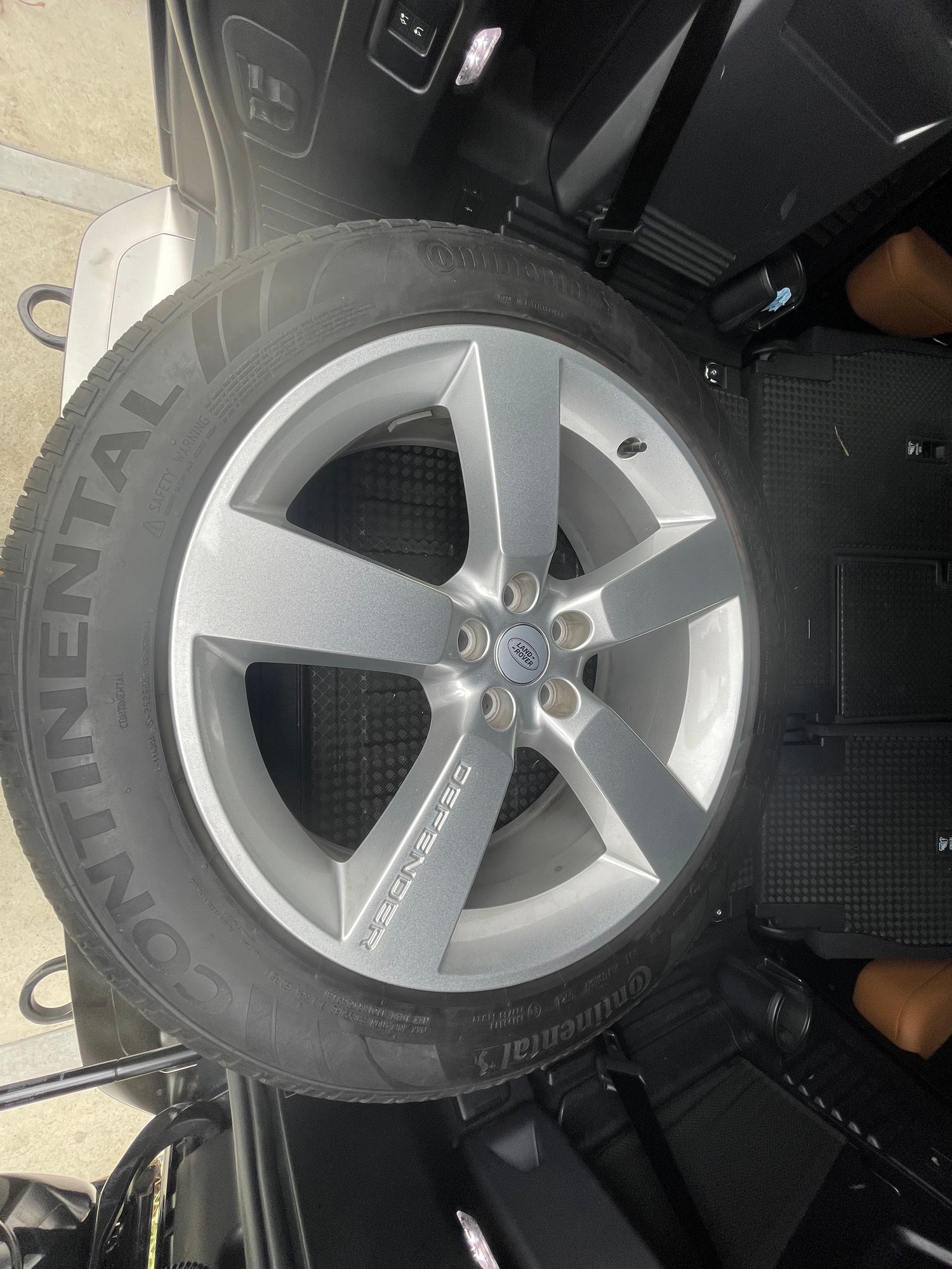 Wheels and Tires/Axles - 2022 Defender rims and tires 22” - New - 2021 Land Rover Defender 110 - Los Angeles, CA 90064, United States