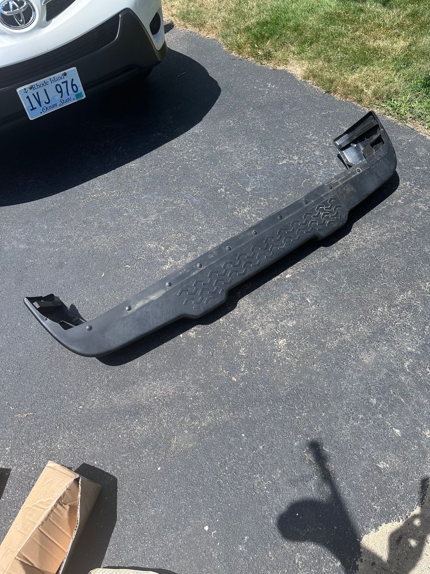 Exterior Body Parts - Rear Bumper cover - OEM, no cracks, Sensors are installed - CHEAP - Used - 2001 to 2004 Land Rover Discovery - Barrington, RI 02806, United States