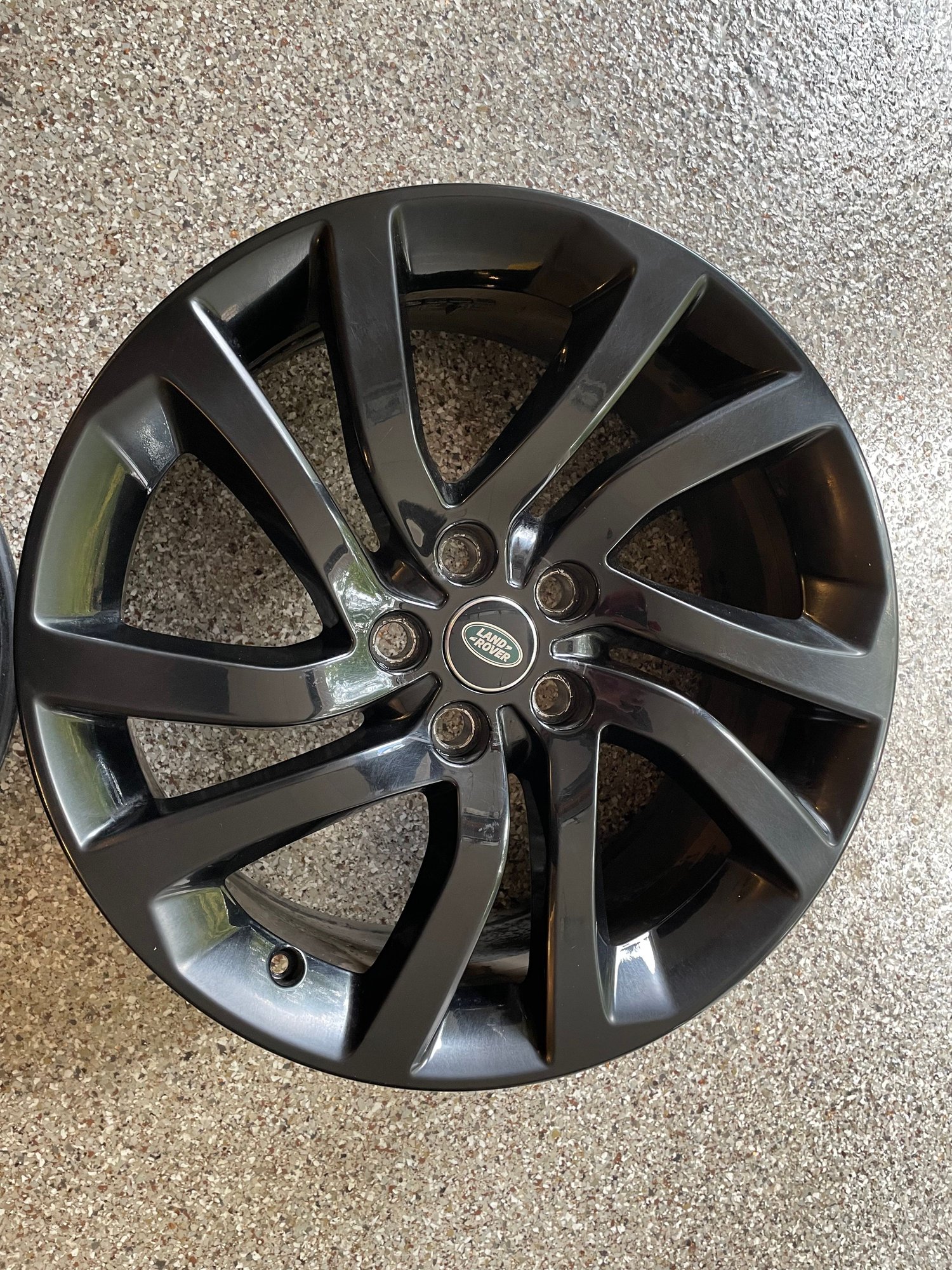 Wheels and Tires/Axles - 20” Black Disco V Wheel Set - Used - 2017 to 2021 Land Rover Discovery - West Chester, PA 19382, United States