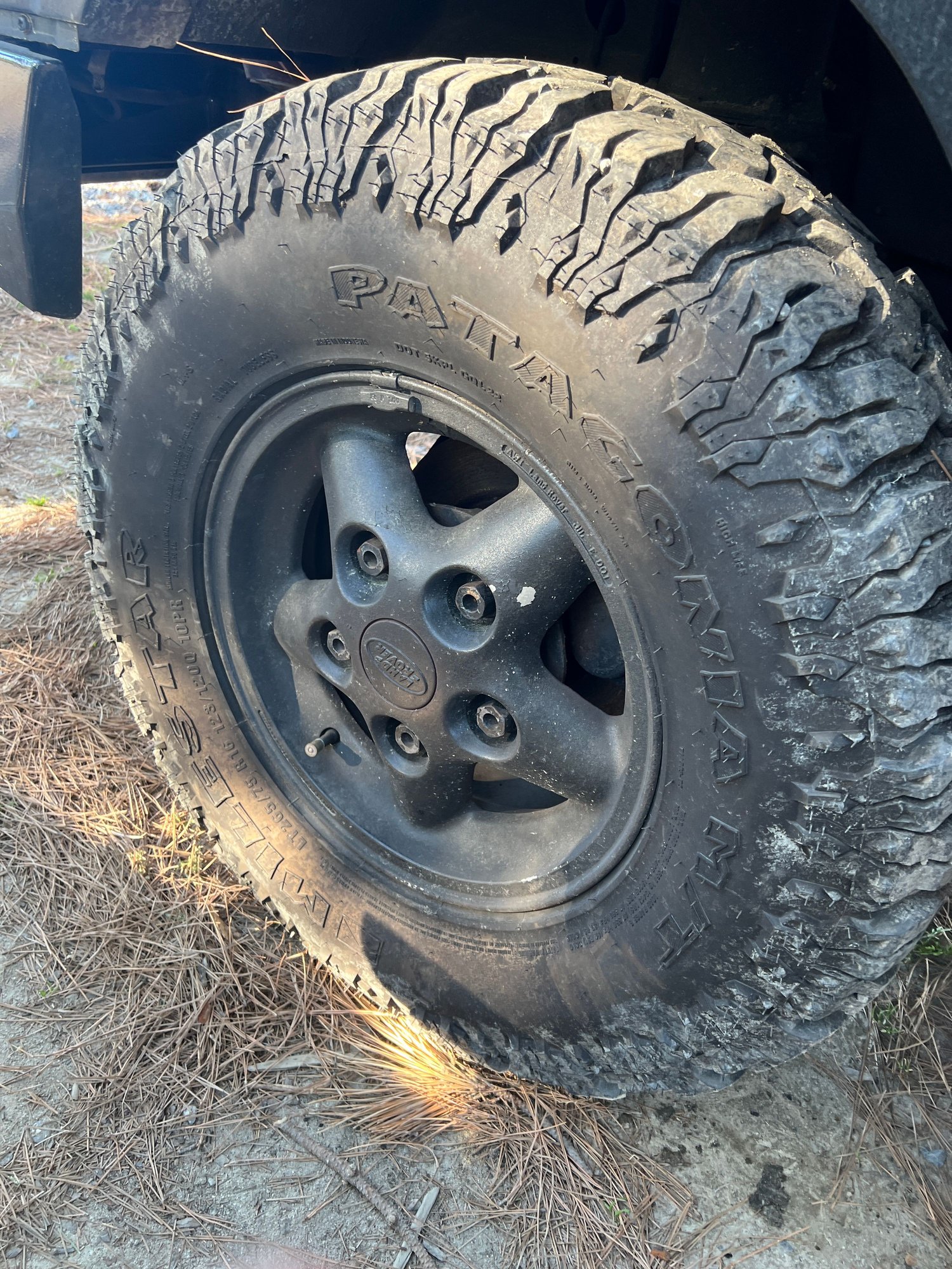 Wheels and Tires/Axles - Land Rover Wheels & Tires Defender, Discovery, Range Rover Classic - Used - 1988 to 1999 Land Rover Defender - Cambridge, MD 21613, United States