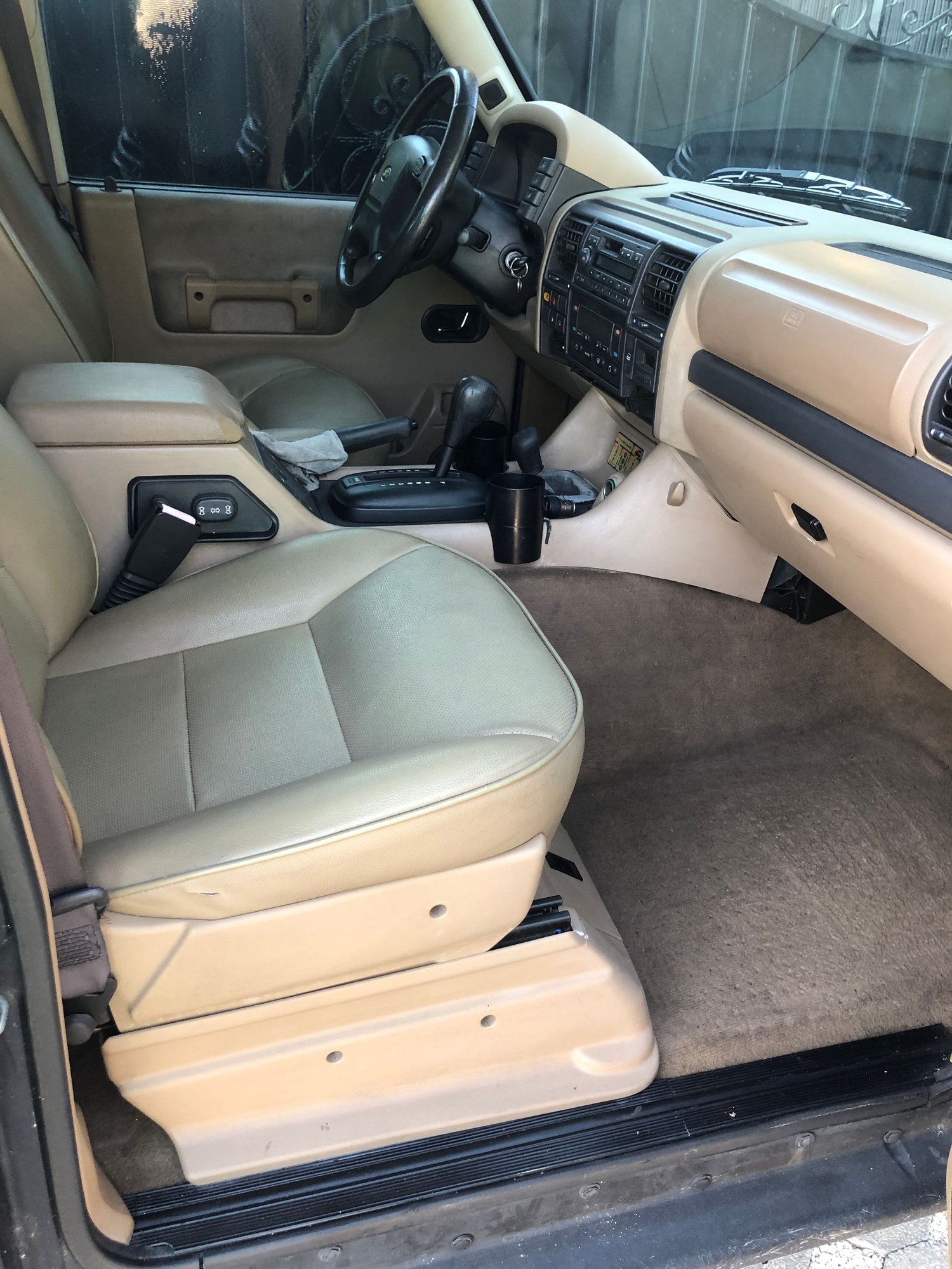 2001 Land Rover Discovery - 2001 Discovery II SD runs ok - needs some attention (or great for parts!) - Used - St Petersburg, FL 33703, United States