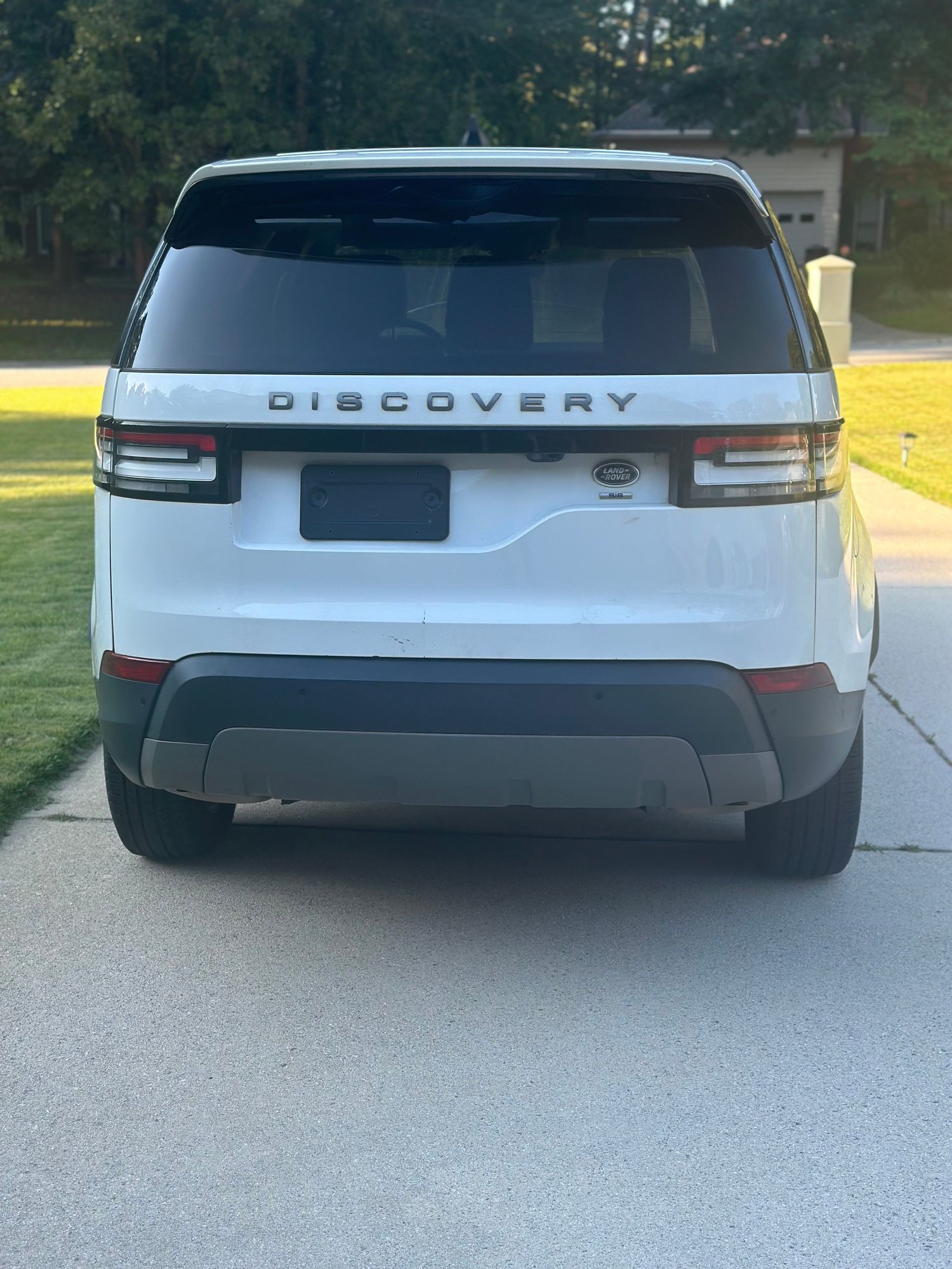 2019 Land Rover Discovery - 2019 Land Rover Discovery for sale - Used - VIN SALRG2RV6KA093982 - 97,000 Miles - 6 cyl - 4WD - Automatic - Truck - White - Powder Springs, GA 30127, United States