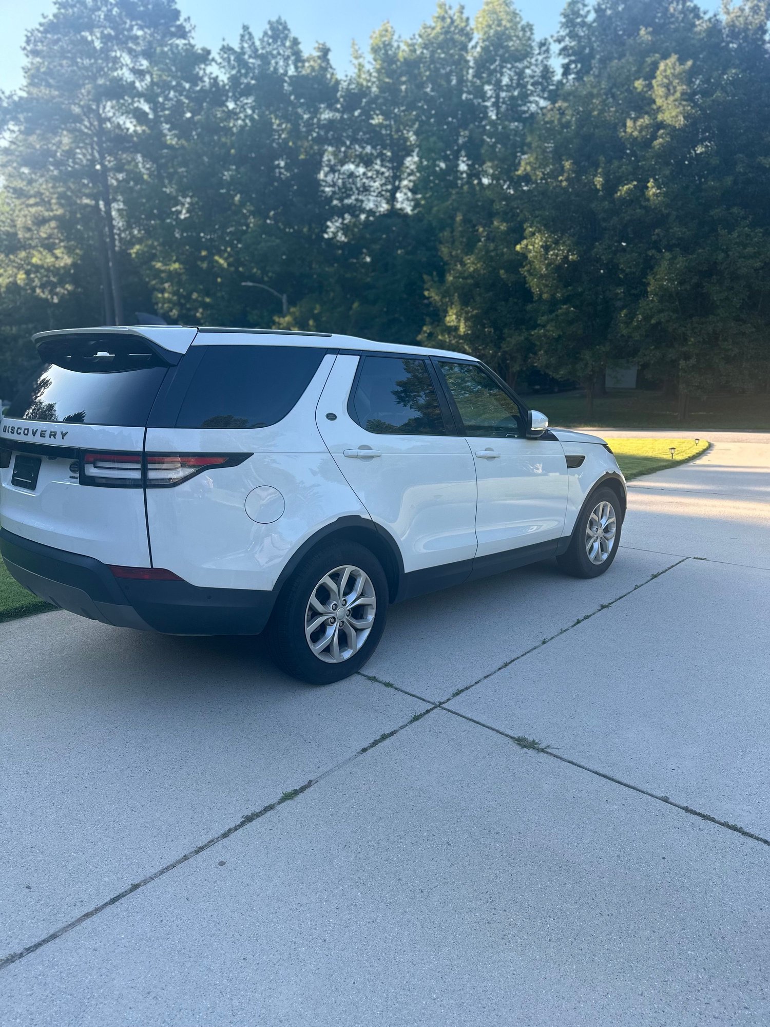 2019 Land Rover Discovery - 2019 Land Rover Discovery for sale - Used - VIN SALRG2RV6KA093982 - 97,000 Miles - 6 cyl - 4WD - Automatic - Truck - White - Powder Springs, GA 30127, United States