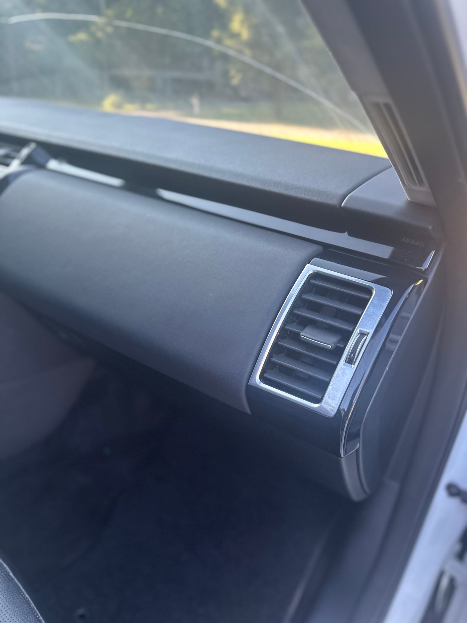 2019 Land Rover Discovery - 2019 Land Rover Discovery for sale - Used - VIN SALRG2RV6KA093982 - 97,000 Miles - 6 cyl - 4WD - Automatic - Truck - White - Powder Springs, GA 30127, United States