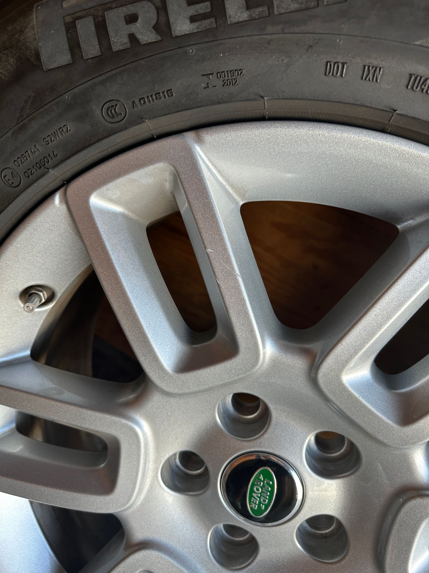 Wheels and Tires/Axles - OEM 19" Wheels and Tires Land Rover Defender 110 \ 90 - Set of 4 - Used - 2020 to 2024 Land Rover Defender - 2020 to 2024 Land Rover Defender 110 - 2020 to 2024 Land Rover Defender 90 - Los Angeles, CA 90036, United States
