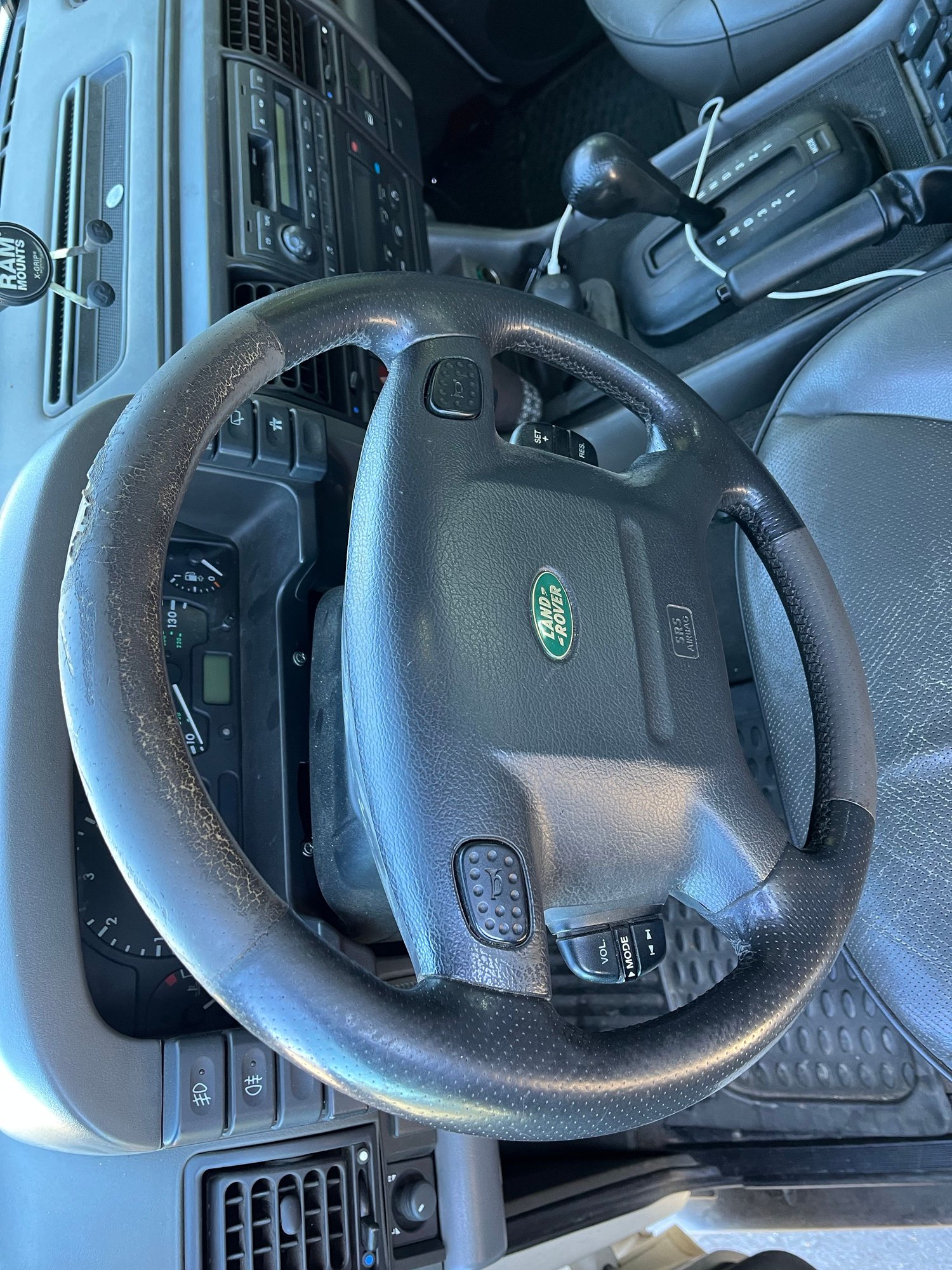 2000 Land Rover Discovery - 2000 Land Rover Discovery 2 SE7 - Used - VIN SALTY1540YA241322 - 203,000 Miles - 8 cyl - 4WD - Automatic - SUV - White - Castro Valley, CA 94552, United States