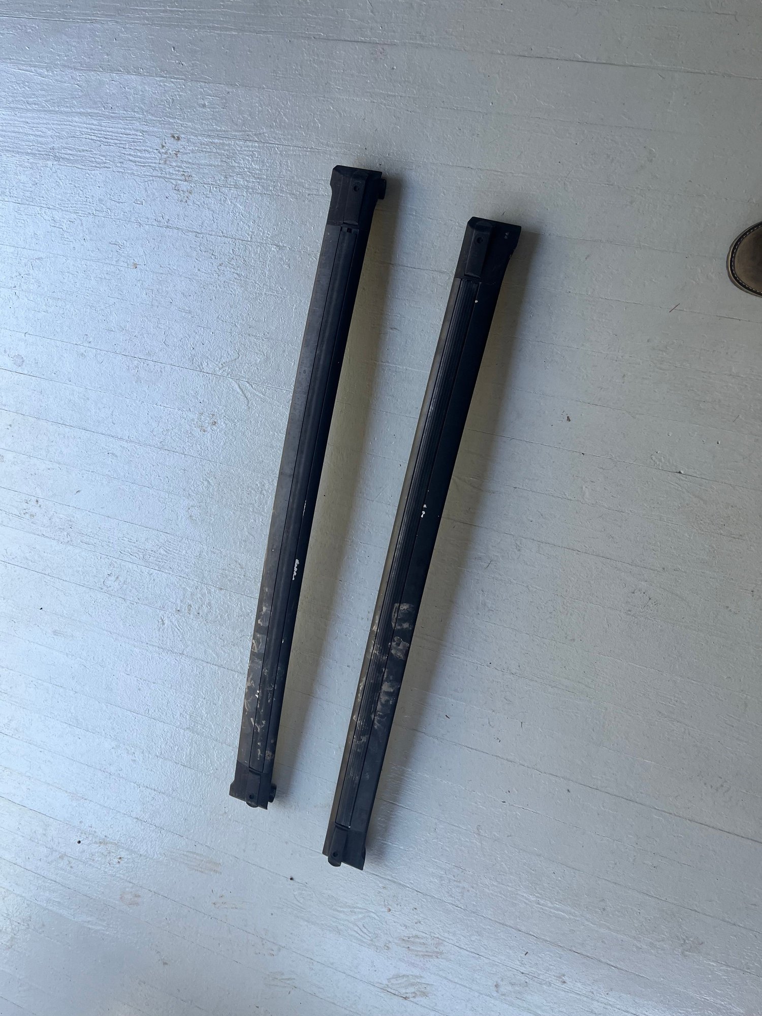 Accessories - Land Rover factory cross bars for 1999-2002 Discovery 2 - Used - 1999 to 2002 Land Rover Discovery - Charlotte, NC 28203, United States