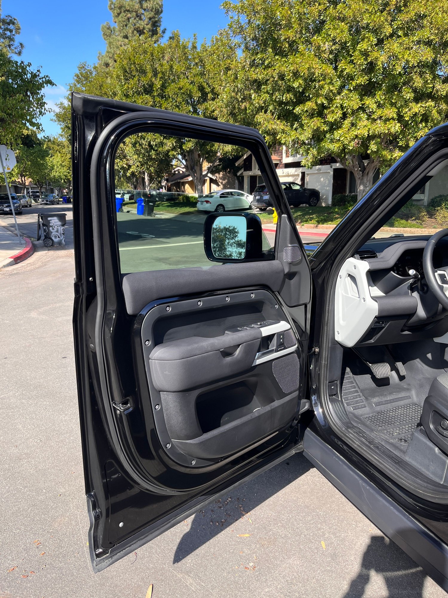 2021 Land Rover Defender - 2021 Land Rover Defender 110 SE CPO LOW MILES - Used - VIN SALEP7RU1M2042860 - 16,600 Miles - 6 cyl - 4WD - Automatic - SUV - Black - San Diego, CA 92105, United States
