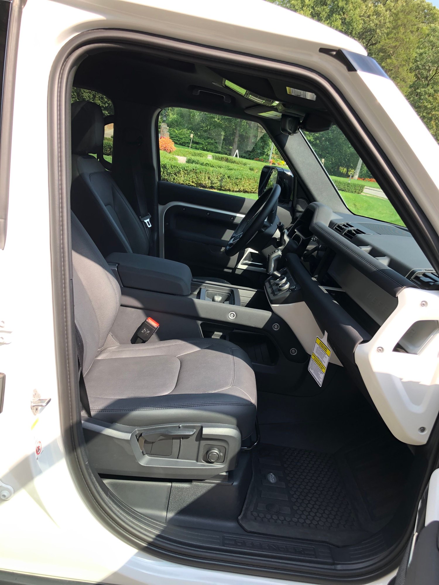 2023 Land Rover Defender - 2023 Land Rover Defender 30th anniversary for sale! - Used - VIN salej7ex3p2113336 - 14,500 Miles - 4 cyl - 4WD - Automatic - SUV - White - Rochester Hills, MI 48309, United States
