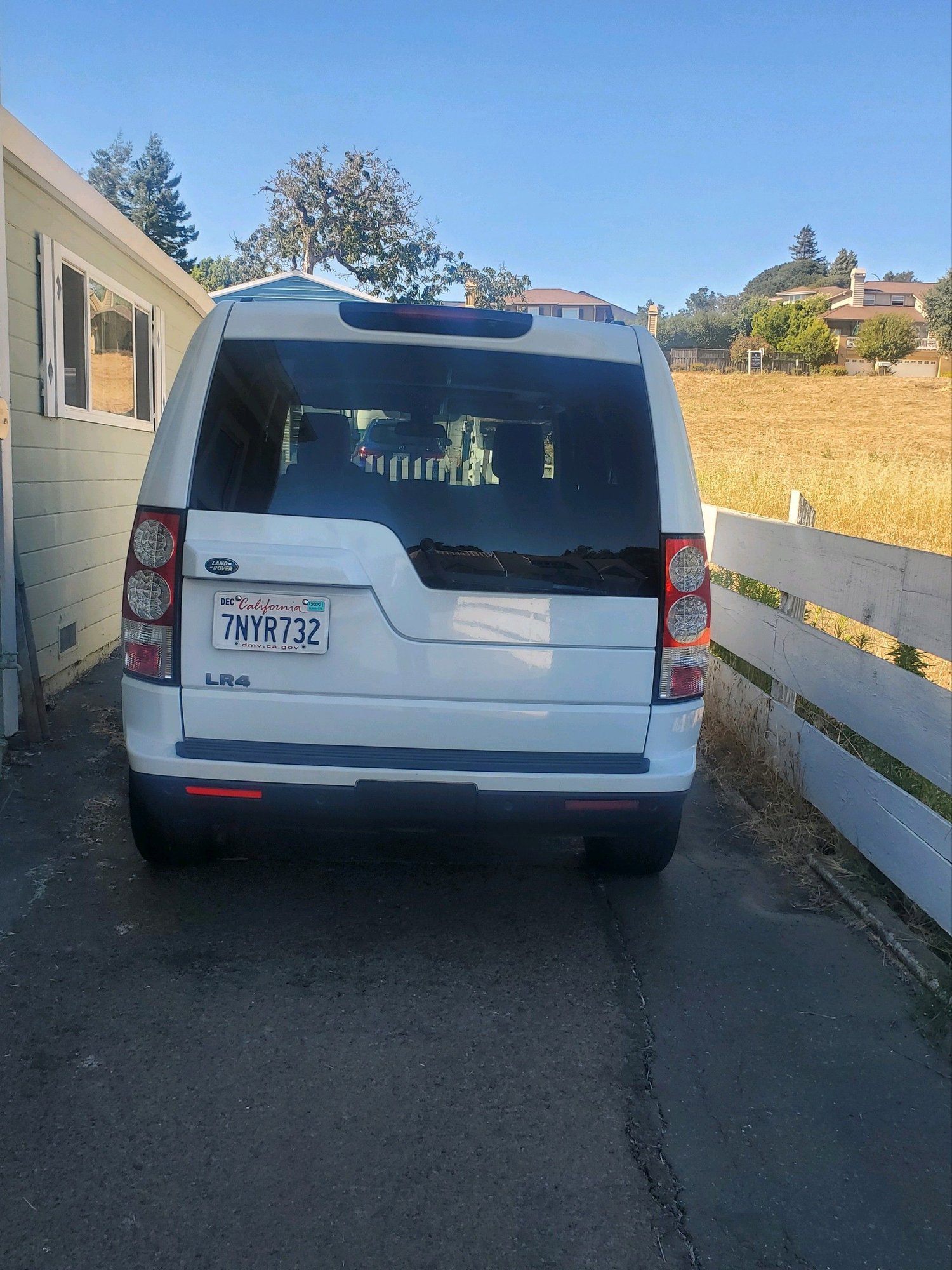 2012 Land Rover LR4 - Land Rover LR4 Needs engine work - Used - VIN salab2d40ca597617 - 116,000 Miles - 8 cyl - 4WD - Automatic - SUV - White - Petaluma, CA 94952, United States