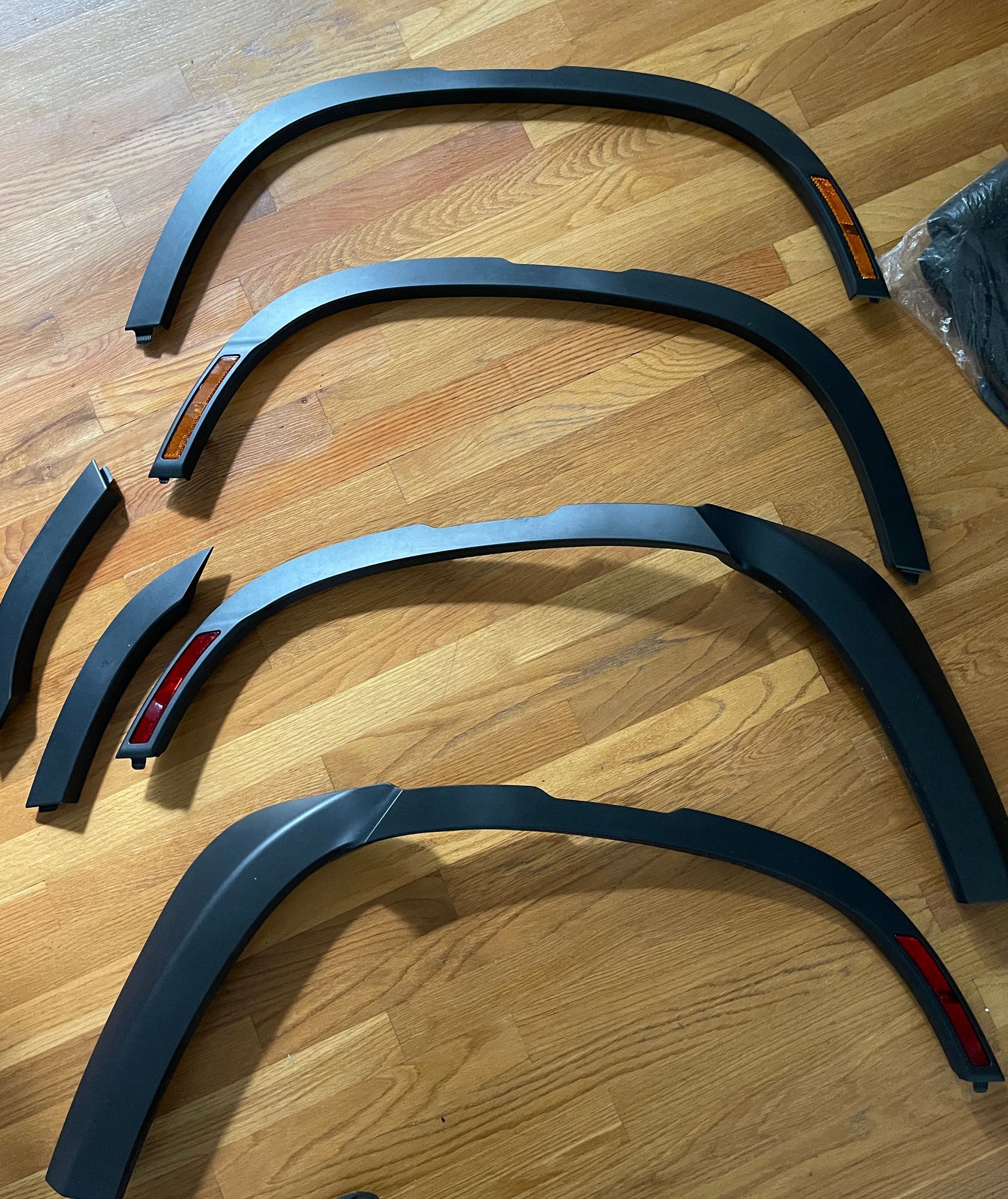 Exterior Body Parts - 2021 Defender 110 Side Wheel Fenders Front & Back - Used - 2021 Land Rover Defender 110 - Wrightsville Beach, NC 28480, United States