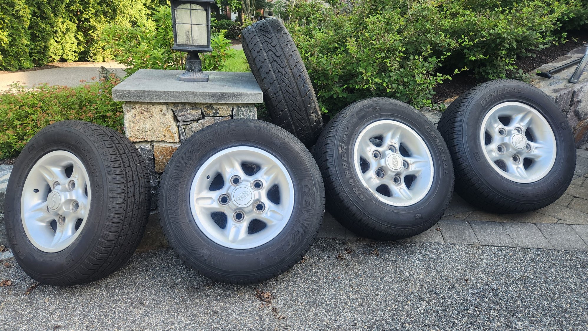 Wheels and Tires/Axles - Wheels/Tires from 1997 Discovery 1 -- $400 - Used - 1994 to 1999 Land Rover Discovery - Manchester By The Sea, MA 01944, United States