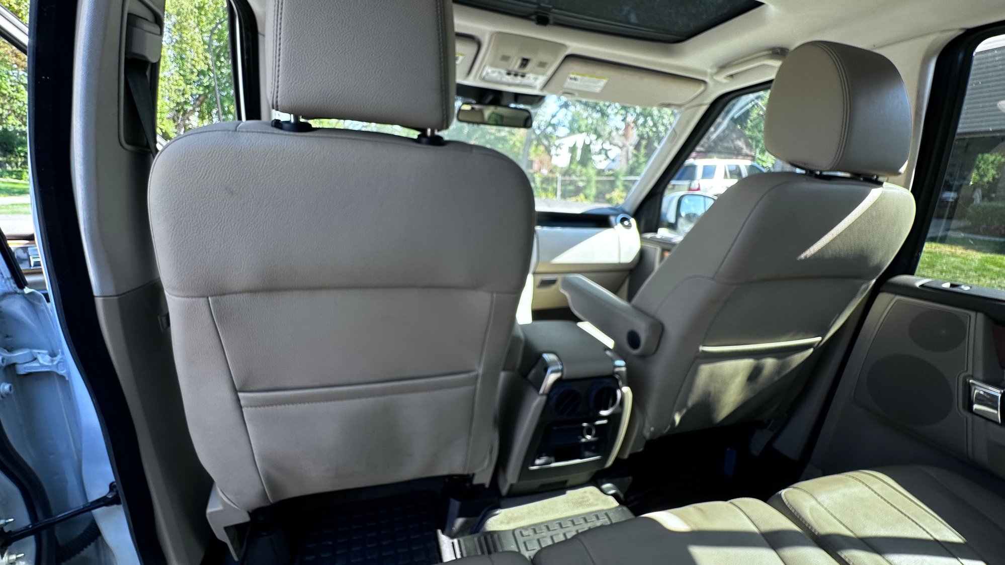 2015 Land Rover LR4 - 2015 Land Rover LR4 HSE- blown head gasket. Sold as-is. - Used - VIN SALAG2V6XFA758089 - 108,000 Miles - 6 cyl - 4WD - Automatic - SUV - White - Grosse Pointe, MI 48236, United States
