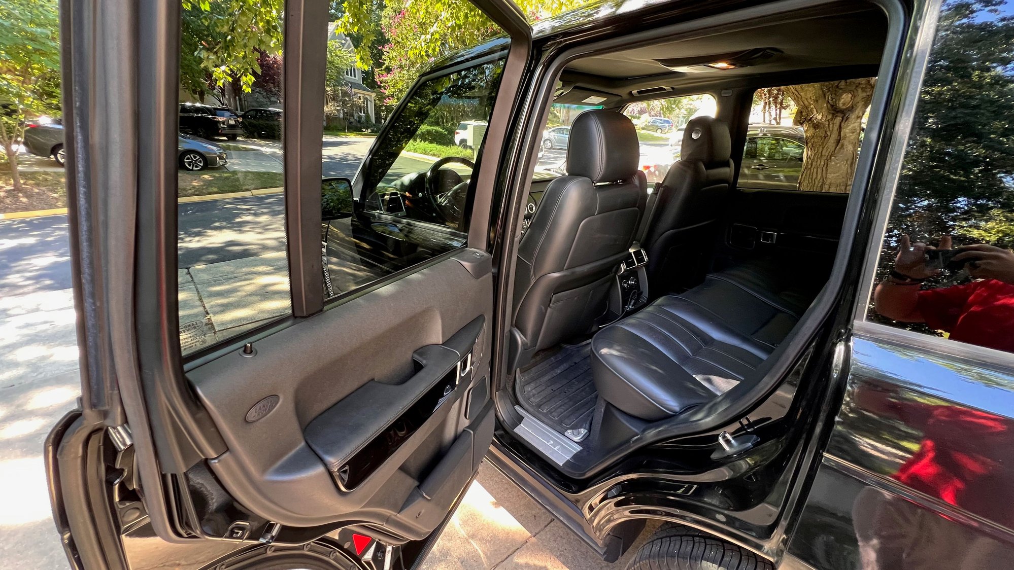 2011 Land Rover Range Rover - 2011 Range Rover Supercharged - Used - VIN SALMF1E46BA338140 - 103,000 Miles - 8 cyl - 4WD - Automatic - SUV - Black - Reston, VA 20194, United States