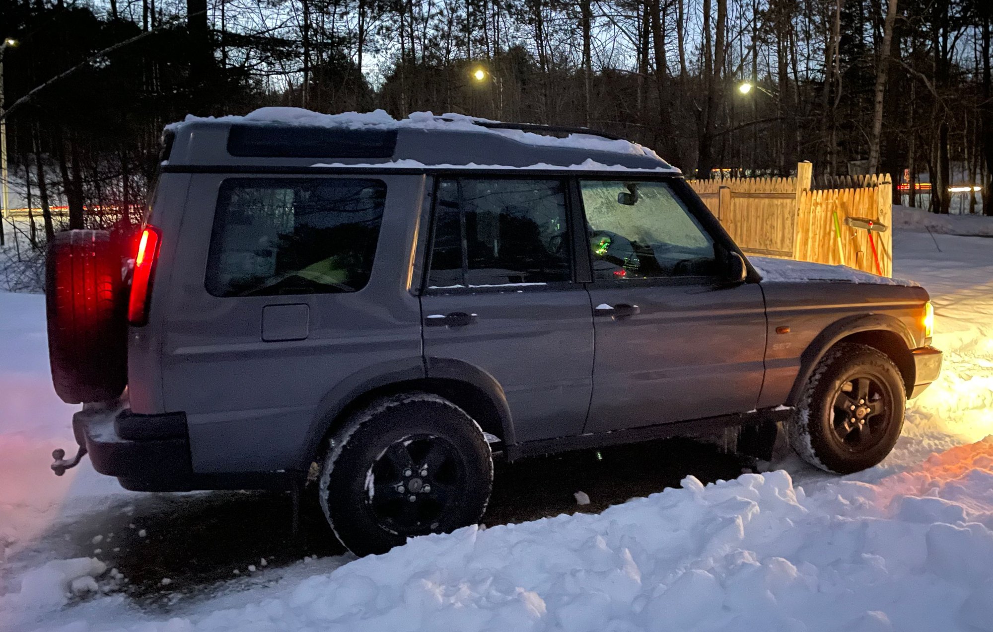 2003 Land Rover Discovery - 2003 Discovery SE 7-Seater w/CDL - Used - VIN SALTW16463A777589 - 181,153 Miles - 8 cyl - 4WD - Automatic - SUV - Gray - Falmouth, ME 04015, United States