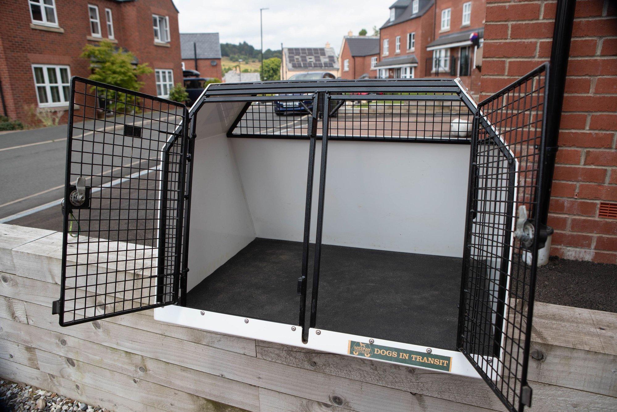 Accessories - Evoque purpose made dog cage - Used - All Years  All Models - Matlock DE4 5P, United Kingdom