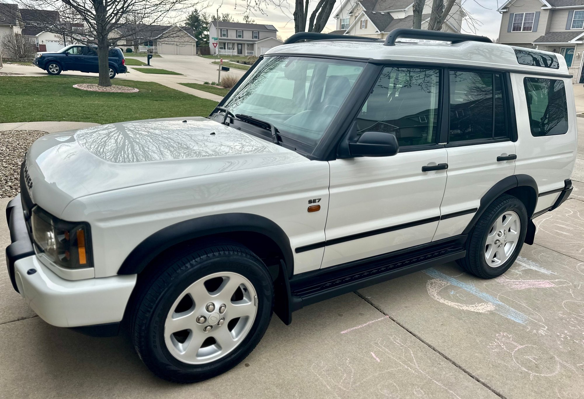 2004 Land Rover Discovery - 2004 Land River Discovery - Used - VIN SALTW19494A865677 - 115,000 Miles - 8 cyl - 4WD - Automatic - SUV - White - Normal, IL 61761, United States