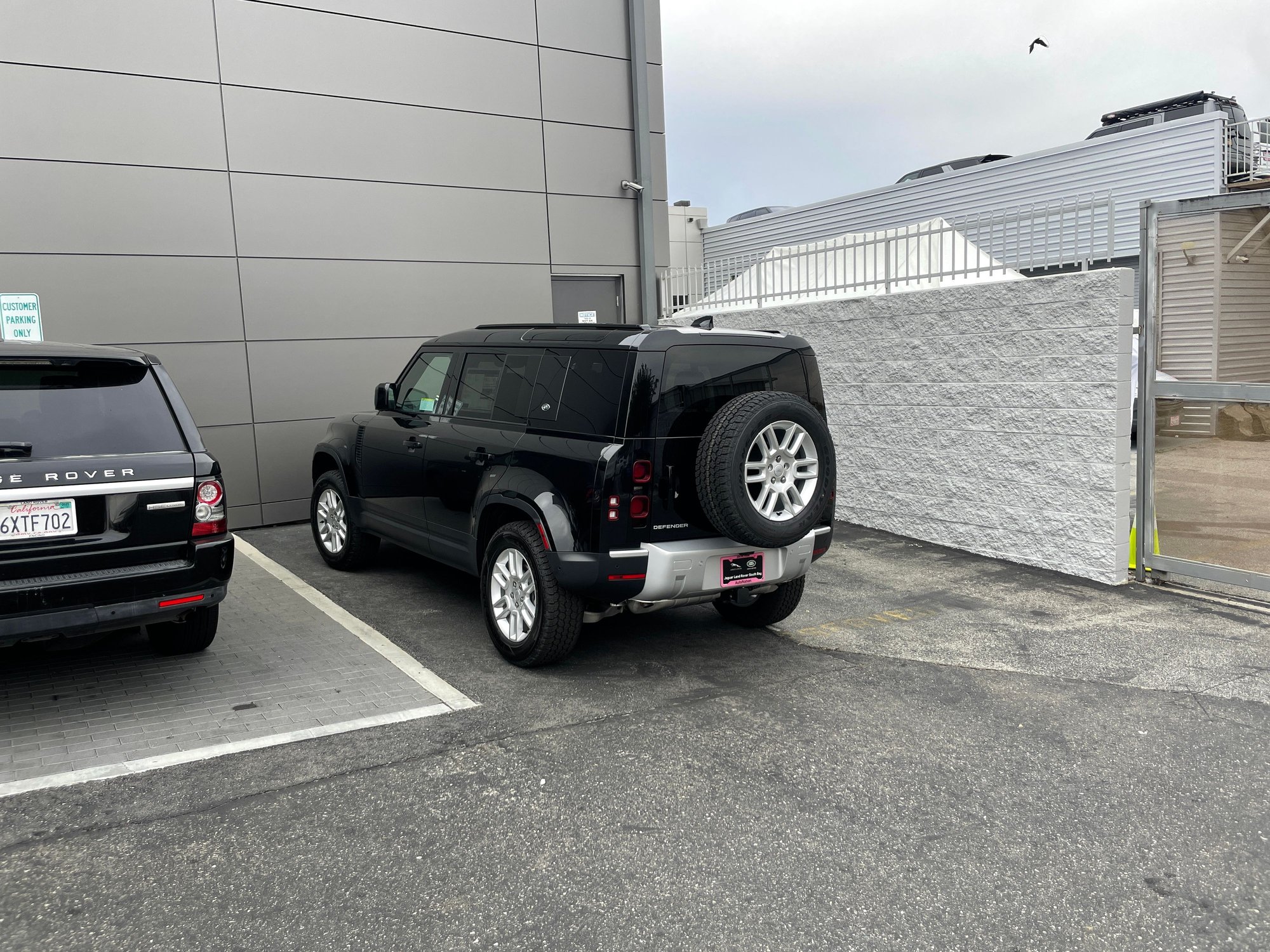 Wheels and Tires/Axles - 2022 wheels, tires with factory TPMS - New - 2020 to 2022 Land Rover Defender 110 - San Diego, CA 92101, United States