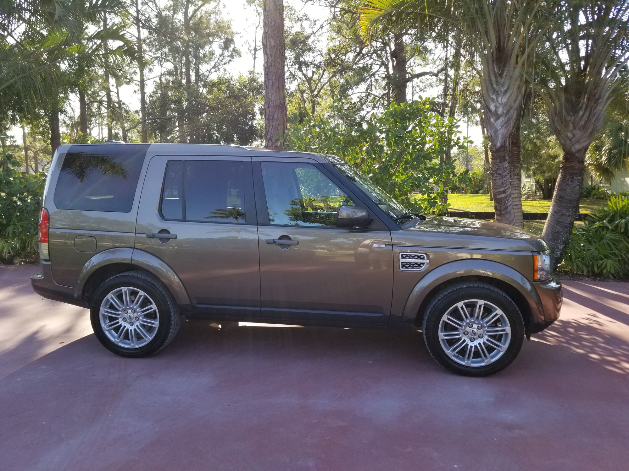2013 Land Rover LR4 - 2013 LR4 HSE LUX Nara Bronze - Used - VIN SALAK2D47DA670192 - 91,500 Miles - 8 cyl - AWD - Automatic - SUV - Other - West Palm Beach, FL 33411, United States
