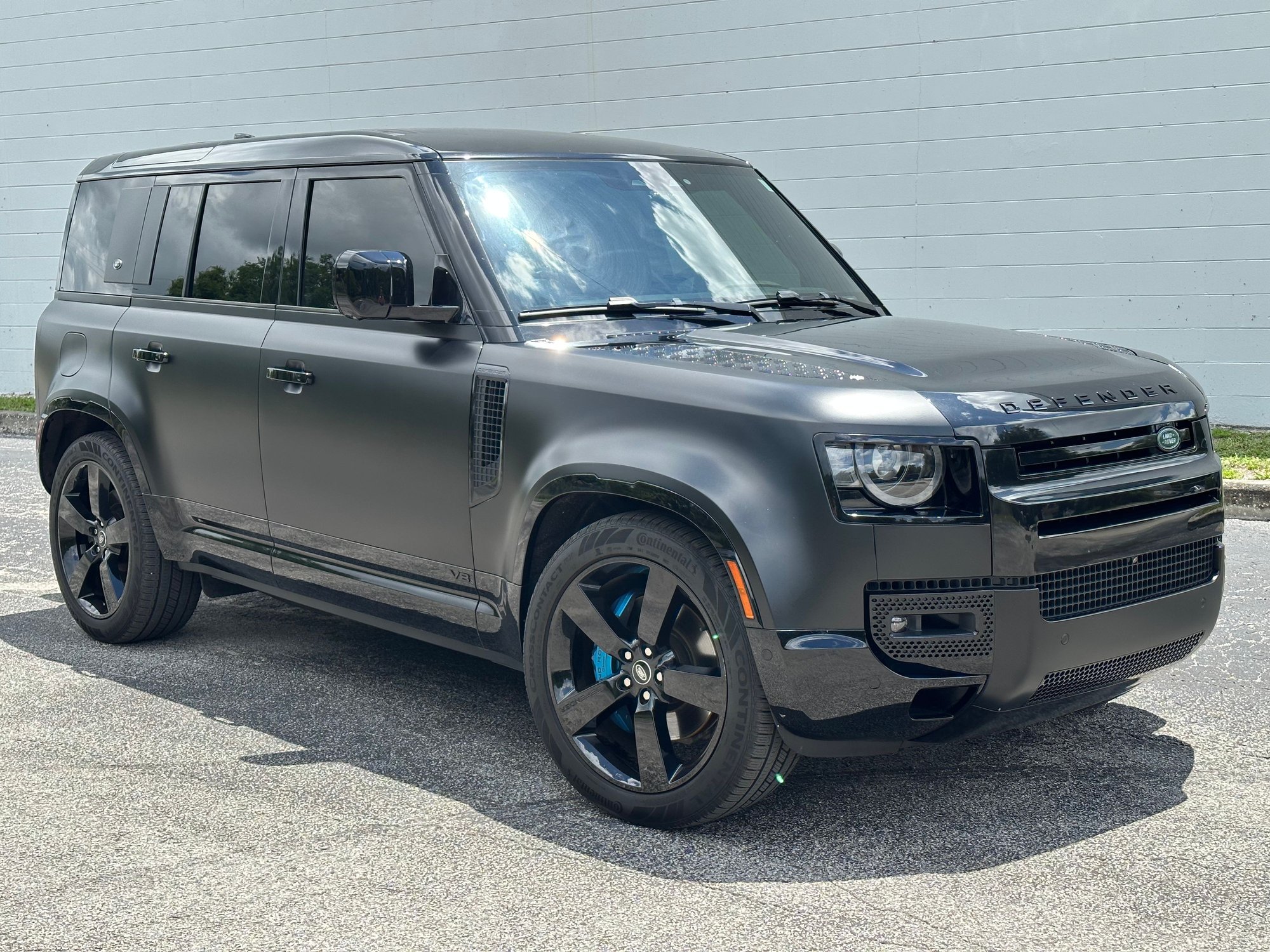 2022 Land Rover Defender - 2022 Defender 110 V8 - Used - VIN SALEWERE0N2072577 - 17,000 Miles - 8 cyl - AWD - Automatic - SUV - Black - Longwood, FL 32750, United States