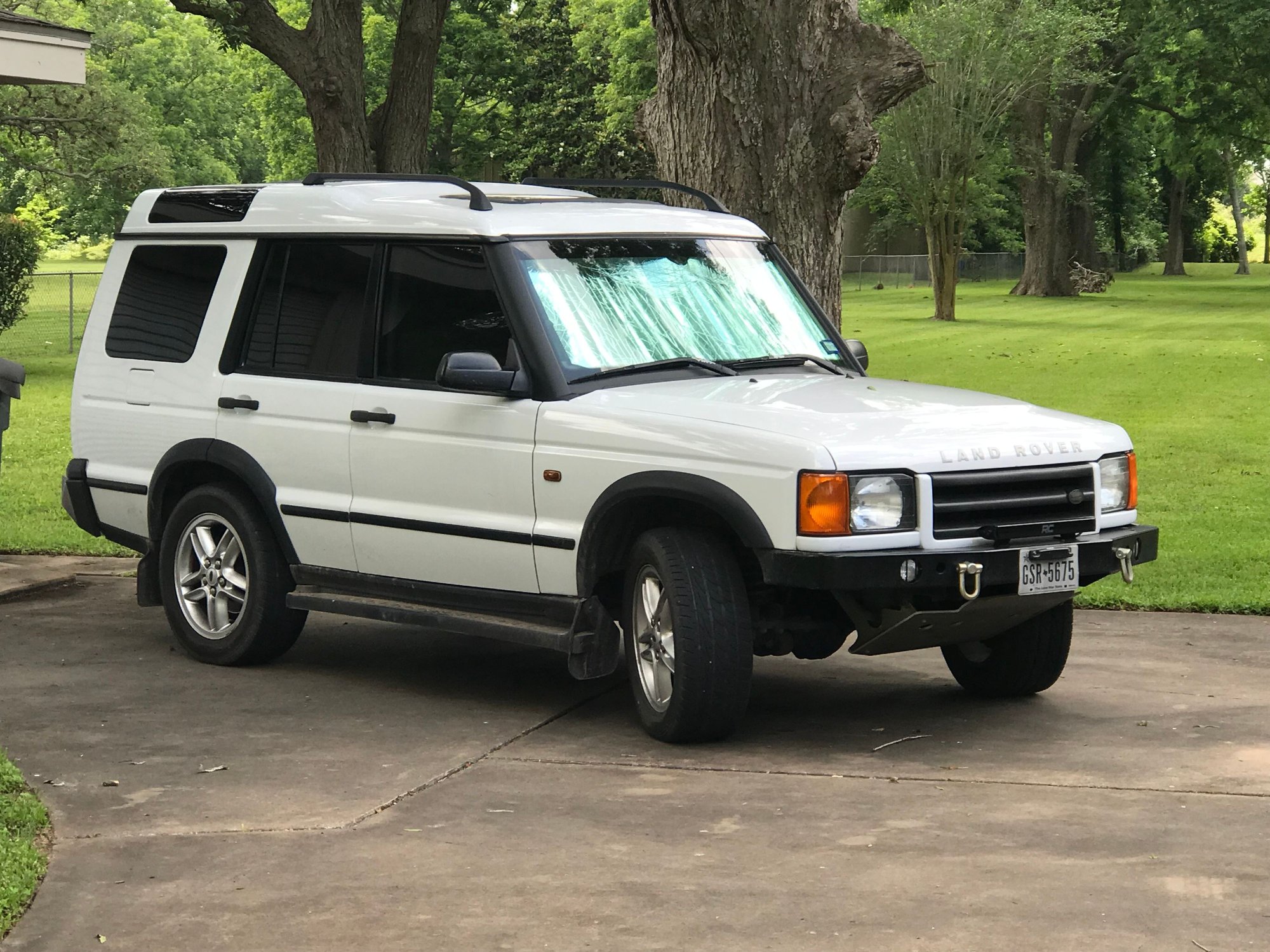 2002 Land Rover Discovery - Running Strong & Cool!!!! 2002 Discovery SE II Best Offer - Used - VIN SALTY12412A742781 - 248,774 Miles - 8 cyl - AWD - Automatic - SUV - White - Houston, TX 77496, United States