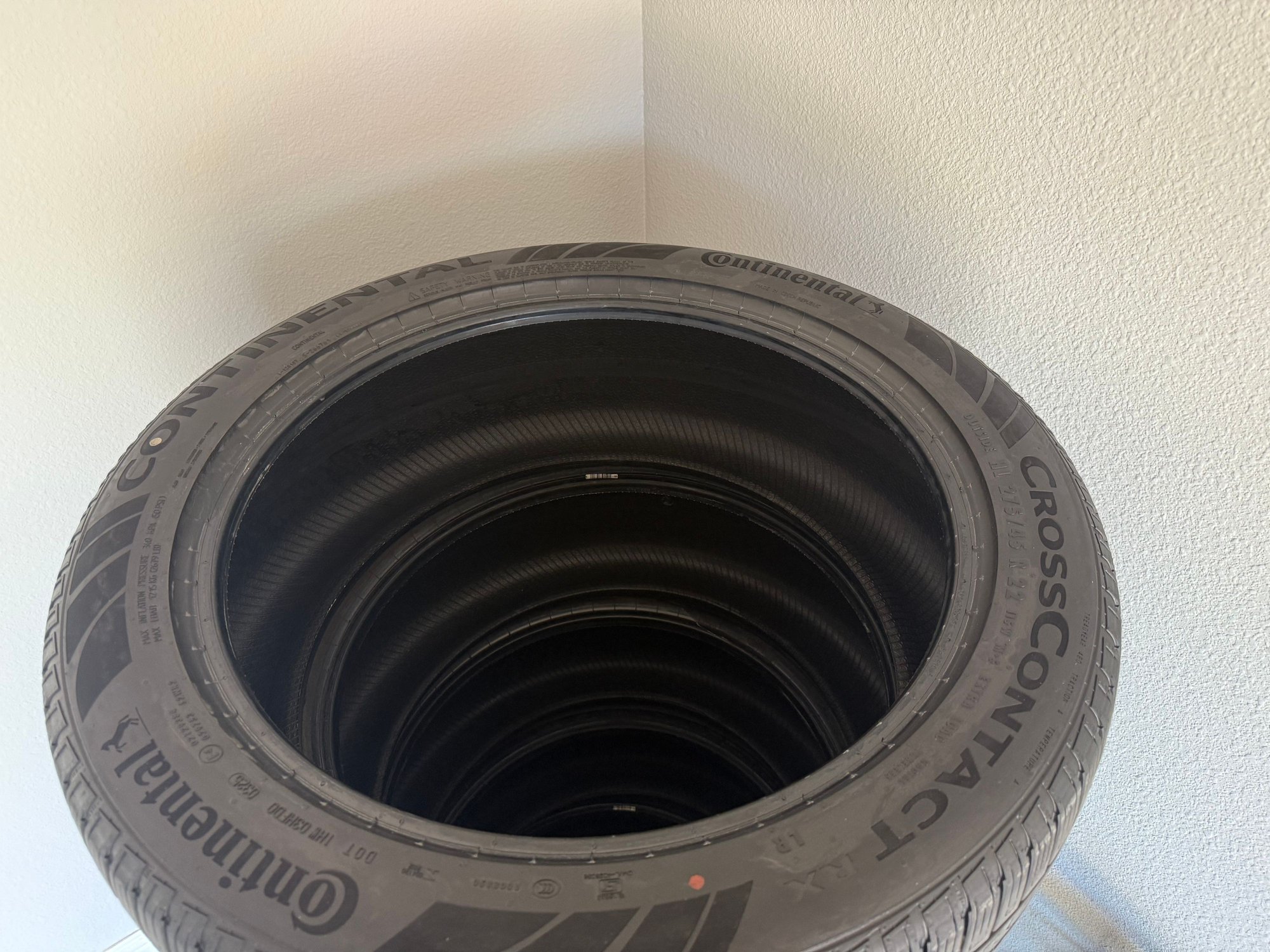 Wheels and Tires/Axles - 275/45/22 Continental Cross Contact QTY 5 (Less than 100 miles) - Used - All Years  All Models - Dallas, TX 75001, United States