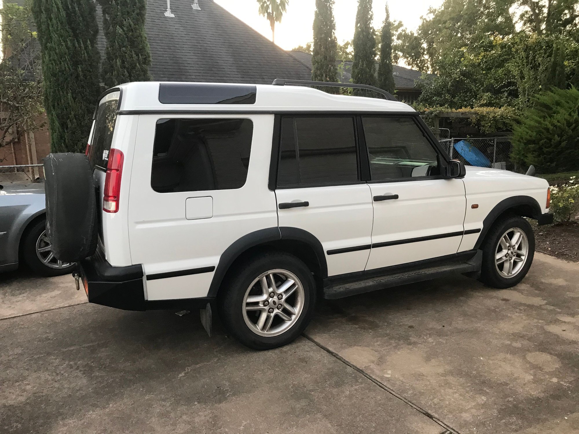 2002 Land Rover Discovery - Survivor 2002 Discovery SE II on frame restorations - Used - VIN SALTY12412A742781 - 241,174 Miles - 8 cyl - AWD - Automatic - SUV - White - Sugar Land, TX 77496, United States
