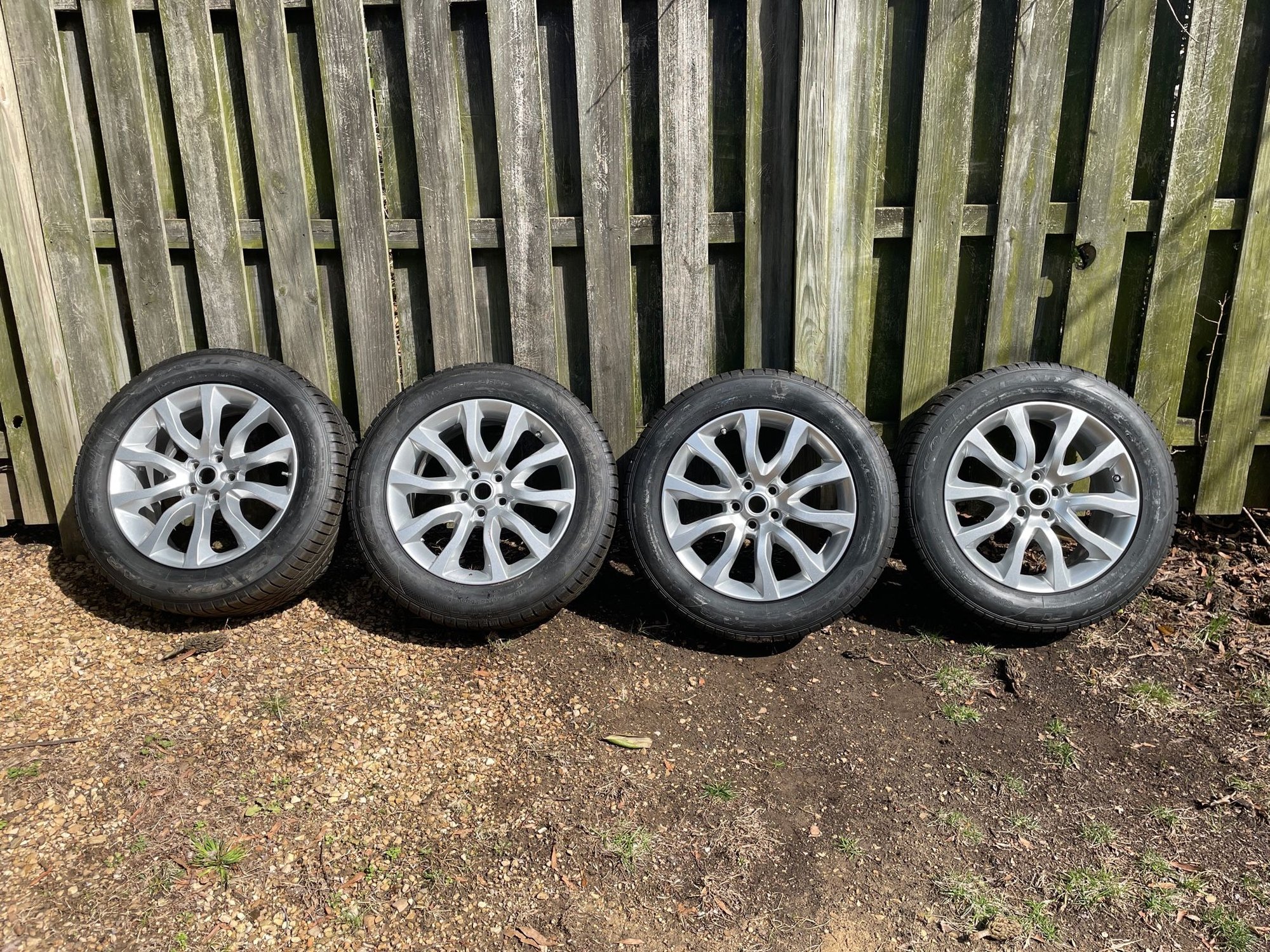 Wheels and Tires/Axles - 20" Wheels & Tires - Used - 2014 to 2022 Land Rover Range Rover Sport - Hampton, VA 23669, United States